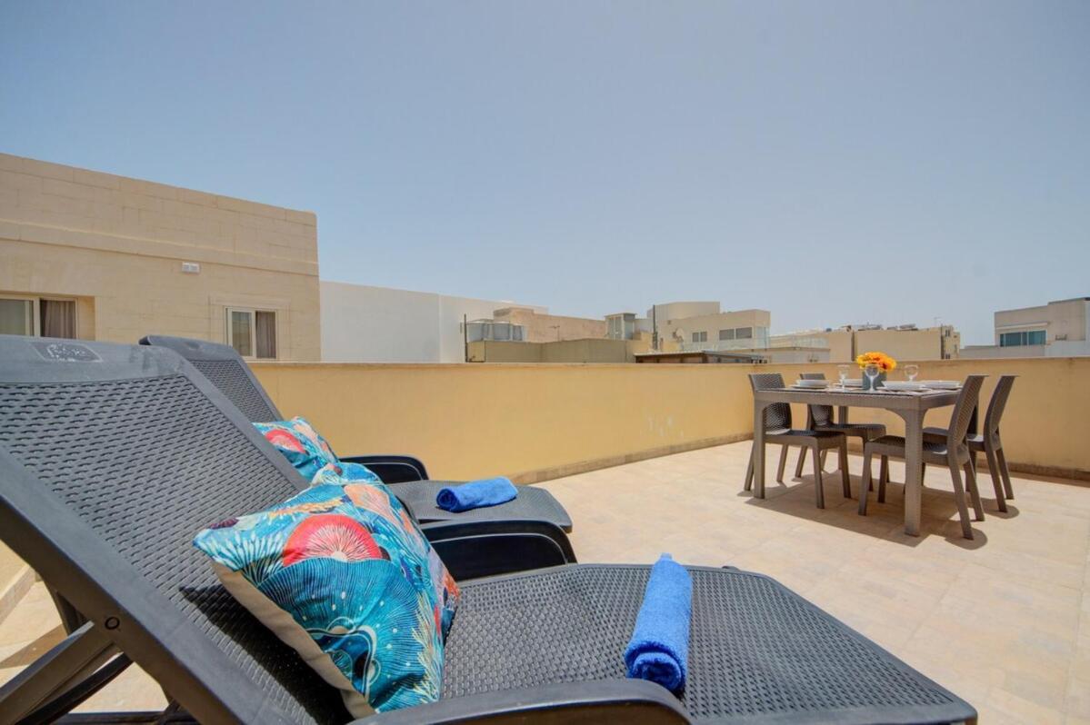 Azure Haven - Gzira Apartments And Penthouse By Shortletsmalta Habitación foto