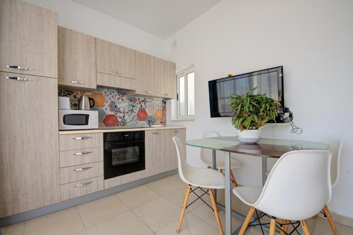 Azure Haven - Gzira Apartments And Penthouse By Shortletsmalta Habitación foto
