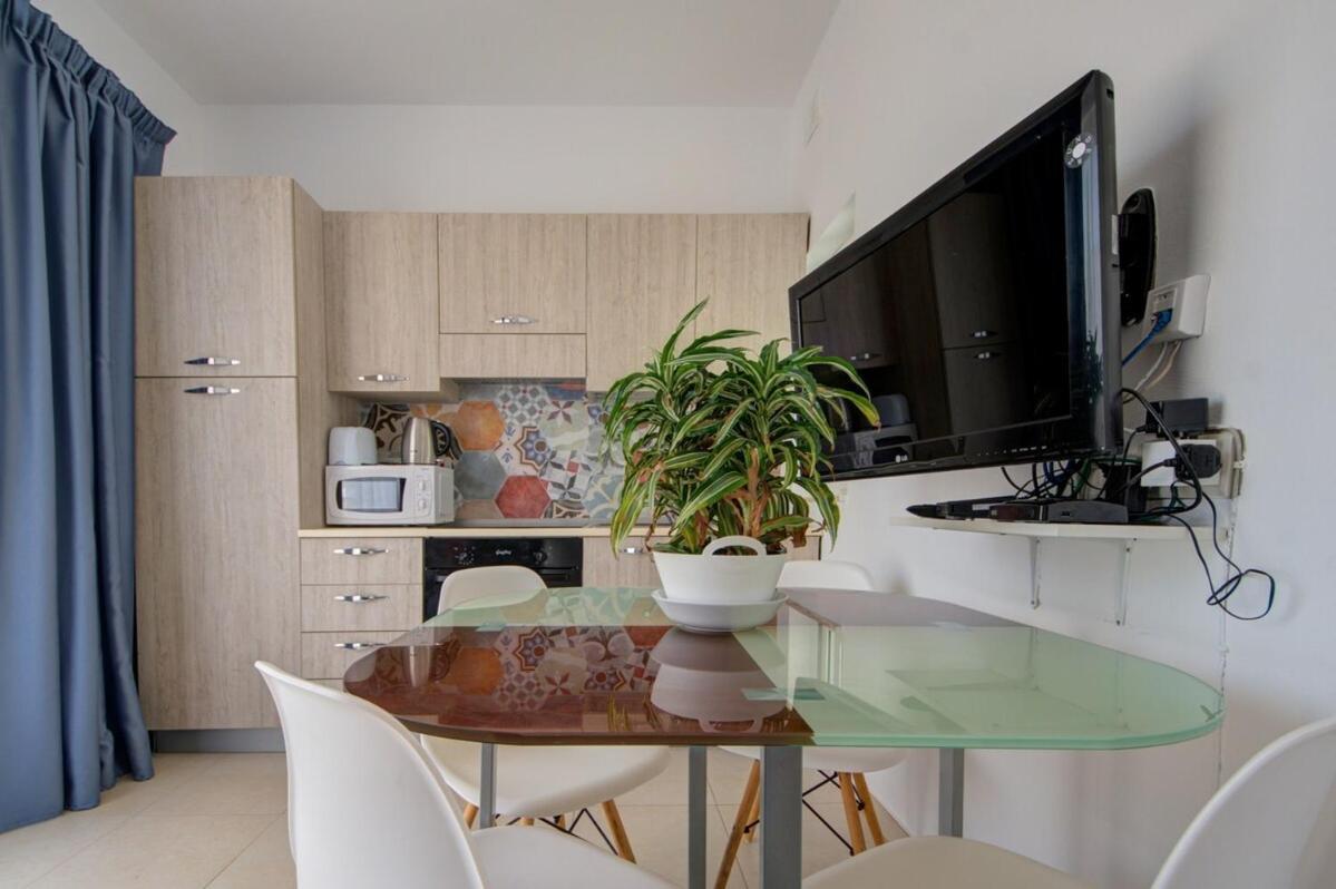 Azure Haven - Gzira Apartments And Penthouse By Shortletsmalta Habitación foto
