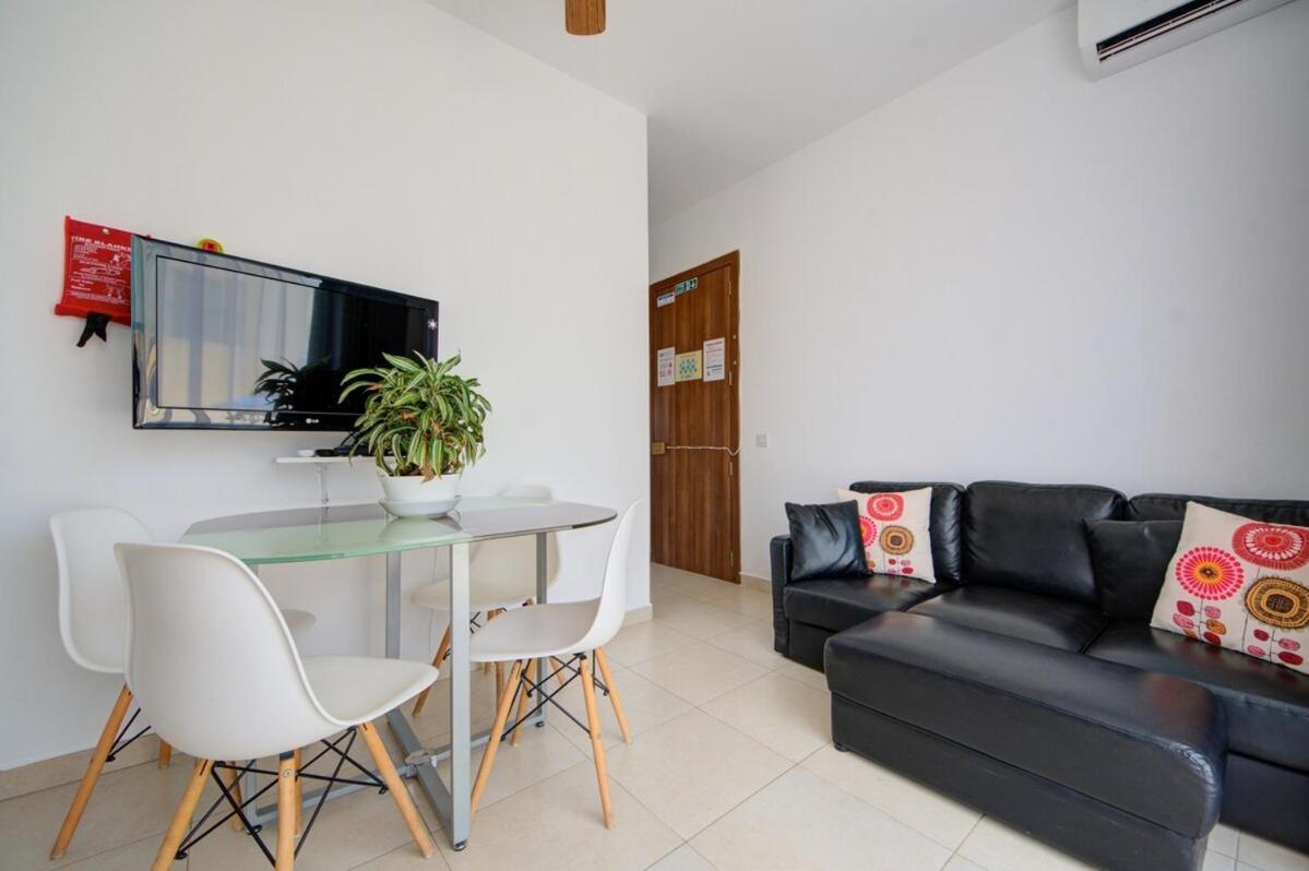 Azure Haven - Gzira Apartments And Penthouse By Shortletsmalta Habitación foto