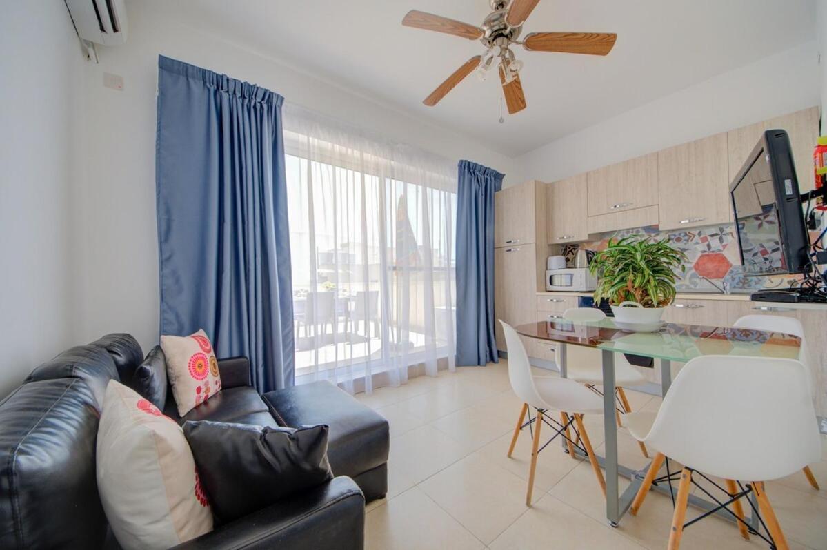 Azure Haven - Gzira Apartments And Penthouse By Shortletsmalta Habitación foto